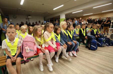 PRVOŠOLČKI CERKNICA 02 FOTO LJUBO VUKELIČ